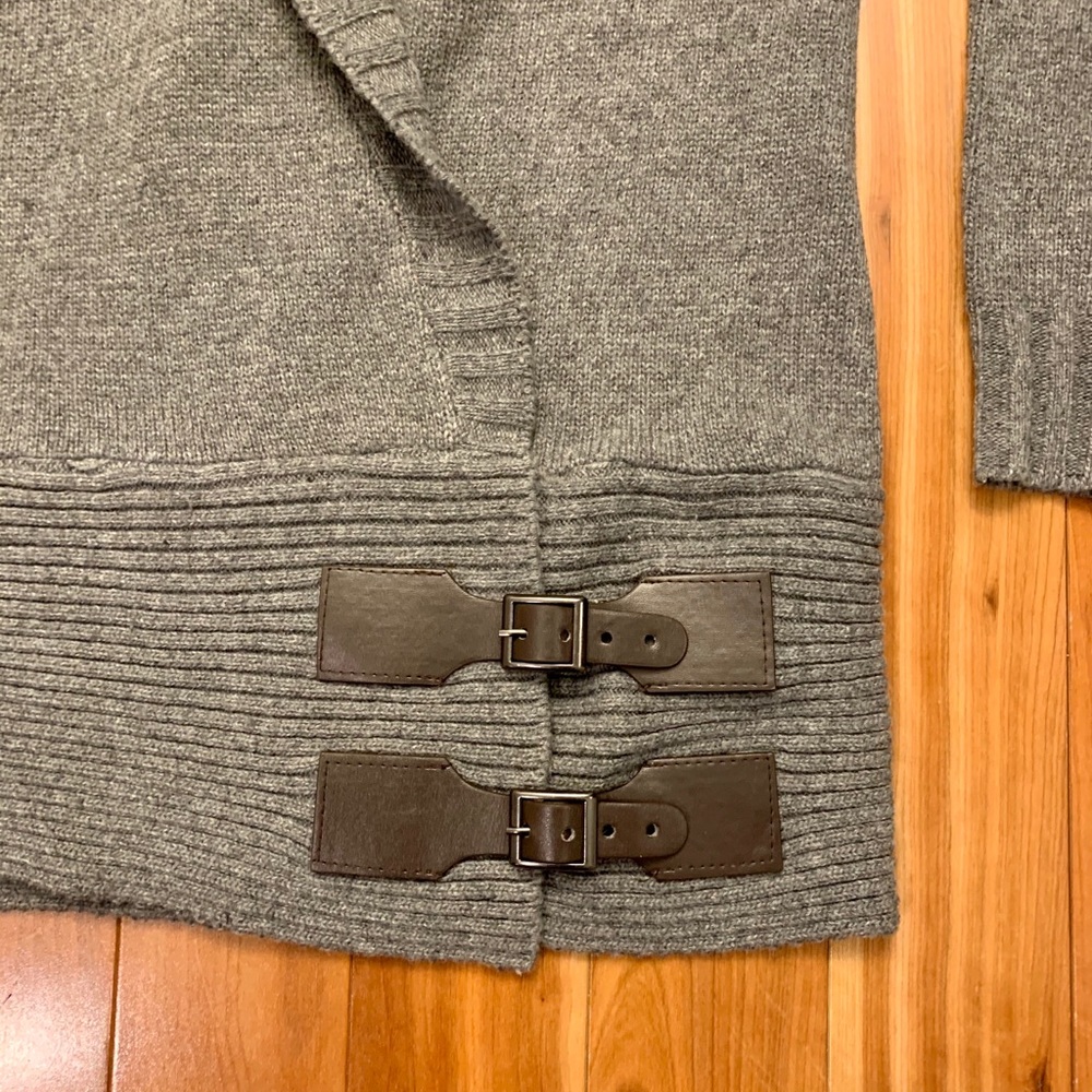 Sweater - Picture 2 of 3